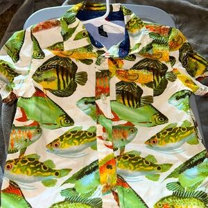 Baby Gap boys 18-24mos button up linen fish print shirt.